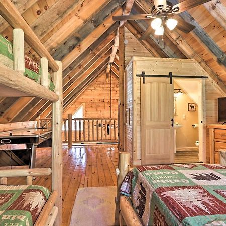 Gatlinburg Cabin With Loft And Game Room 1 Mi To Town المظهر الخارجي الصورة